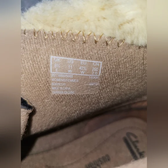 EUC Clarks Winter Boots Women's size 11 wide - Picture 7 of 9